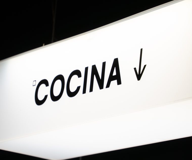 Señalética de cocina en °cava, cocina asiática en Chacao, Caracas